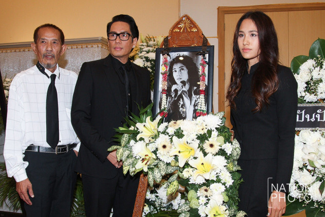 "เบิร์ด" ร่วมฟังสวดศพ "แหวน" บอกสูญเสียยิ่งใหญ่อีกครั้ง