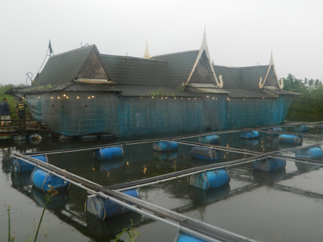 โรงเรือนนกกระทาลอยน้ำ
นวัตกรรมรองรับน้ำท่วม