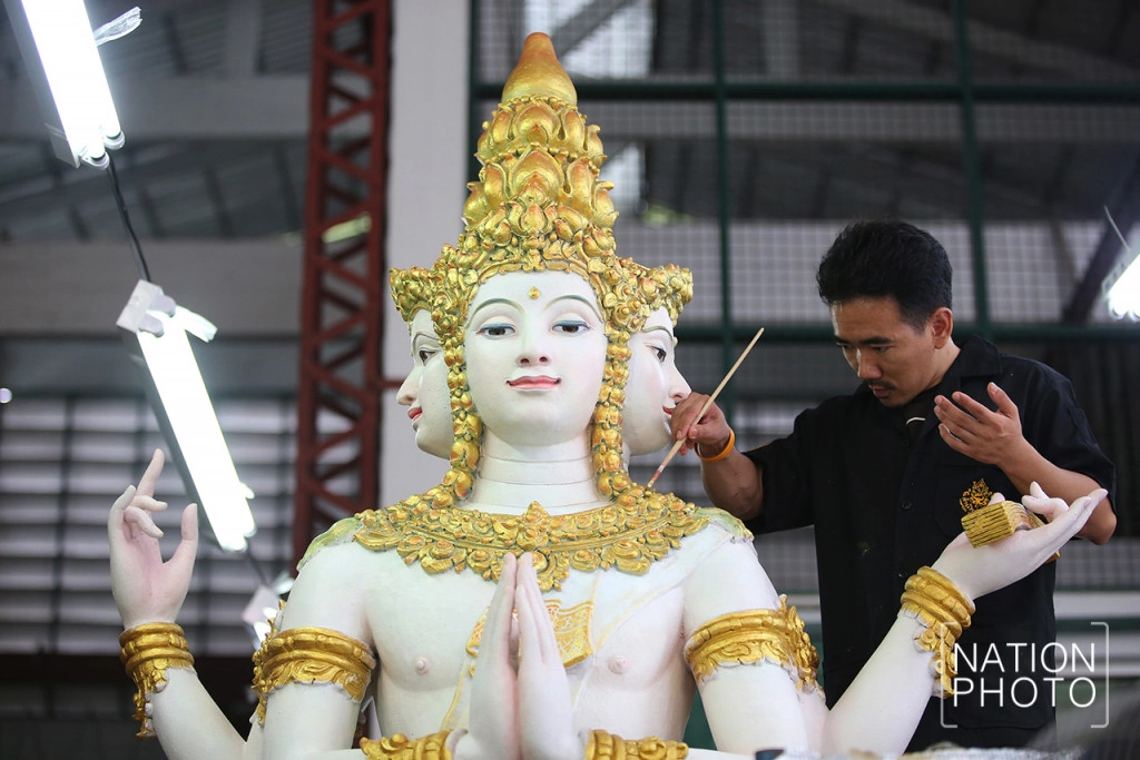 ความคืบหน้างานประติมากรรมและพระโกศจันทน์ประกอบพระเมรุมาศ ความคืบหน้างานประติมากรรมและพระโกศจันทน์ประกอบพระเมรุมาศ