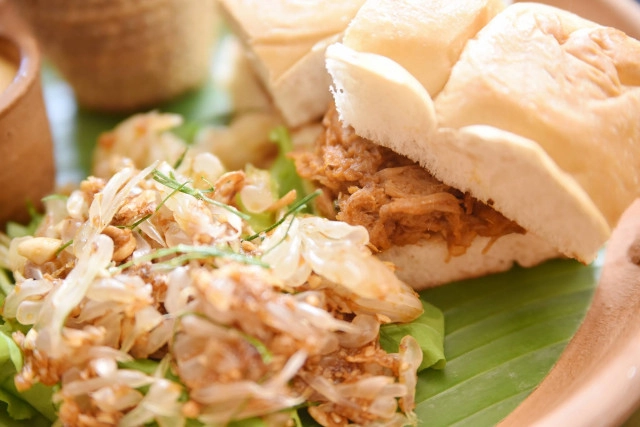 Metro on wireless  ร้านอาหารไทย สไตล์สตรีทฟู้ด โรงแรม อินดิโก้ กรุงเทพ ถนนวิทยุ