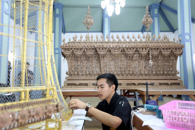 ความคืบหน้างานประติมากรรมและพระโกศจันทน์ประกอบพระเมรุมาศ