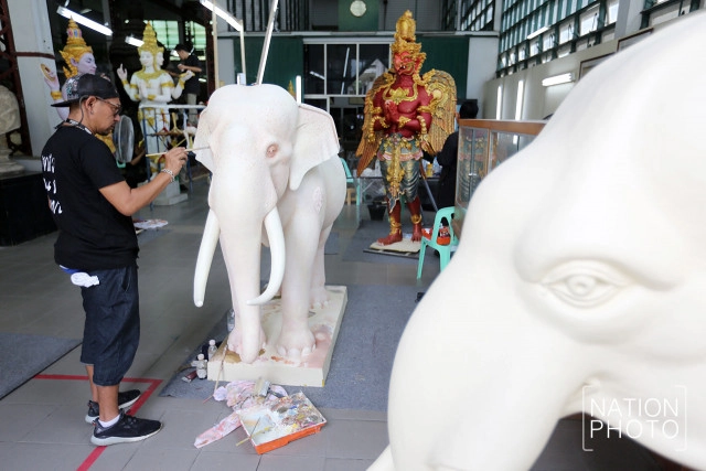 ความคืบหน้างานประติมากรรมและพระโกศจันทน์ประกอบพระเมรุมาศ