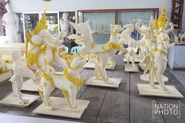 ความคืบหน้างานประติมากรรมและพระโกศจันทน์ประกอบพระเมรุมาศ