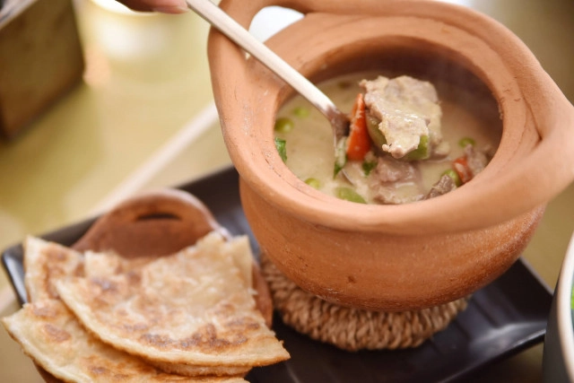 Metro on wireless  ร้านอาหารไทย สไตล์สตรีทฟู้ด โรงแรม อินดิโก้ กรุงเทพ ถนนวิทยุ