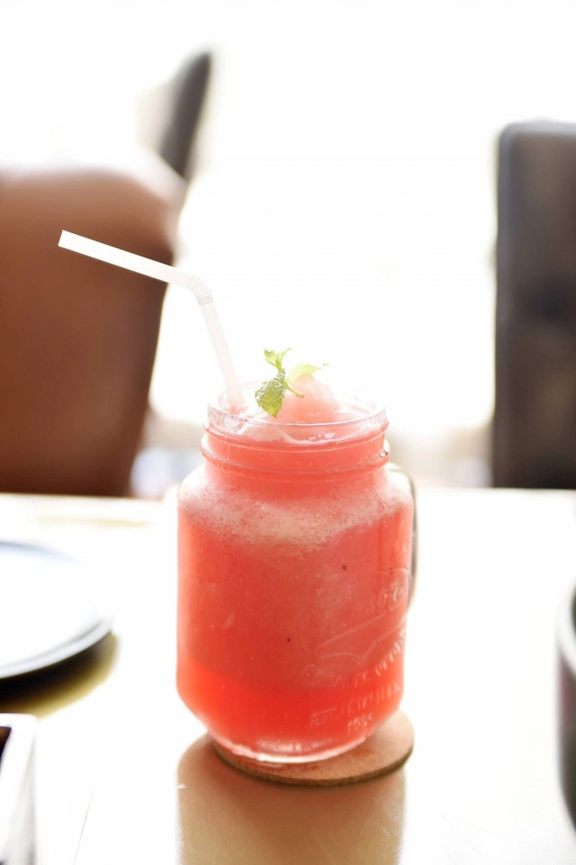 Metro on wireless  ร้านอาหารไทย สไตล์สตรีทฟู้ด โรงแรม อินดิโก้ กรุงเทพ ถนนวิทยุ