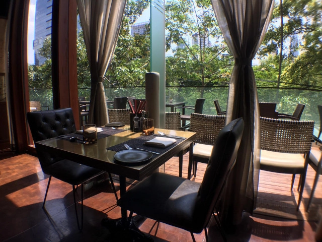 Metro on wireless  ร้านอาหารไทย สไตล์สตรีทฟู้ด โรงแรม อินดิโก้ กรุงเทพ ถนนวิทยุ