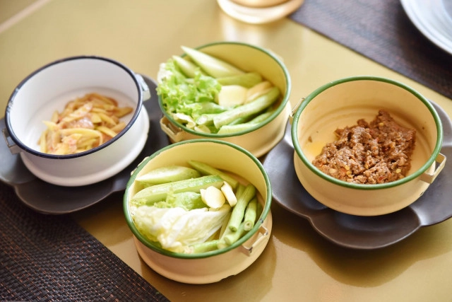 Metro on wireless  ร้านอาหารไทย สไตล์สตรีทฟู้ด โรงแรม อินดิโก้ กรุงเทพ ถนนวิทยุ