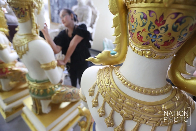 ความคืบหน้างานประติมากรรมและพระโกศจันทน์ประกอบพระเมรุมาศ