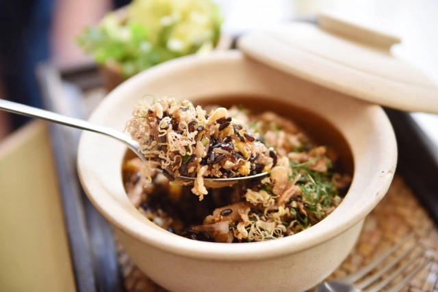 Metro on wireless  ร้านอาหารไทย สไตล์สตรีทฟู้ด โรงแรม อินดิโก้ กรุงเทพ ถนนวิทยุ