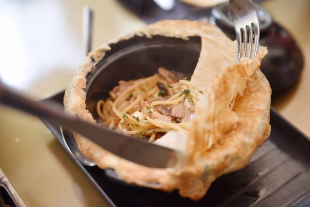 Metro on wireless  ร้านอาหารไทย สไตล์สตรีทฟู้ด โรงแรม อินดิโก้ กรุงเทพ ถนนวิทยุ