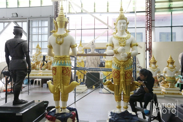 ความคืบหน้างานประติมากรรมและพระโกศจันทน์ประกอบพระเมรุมาศ