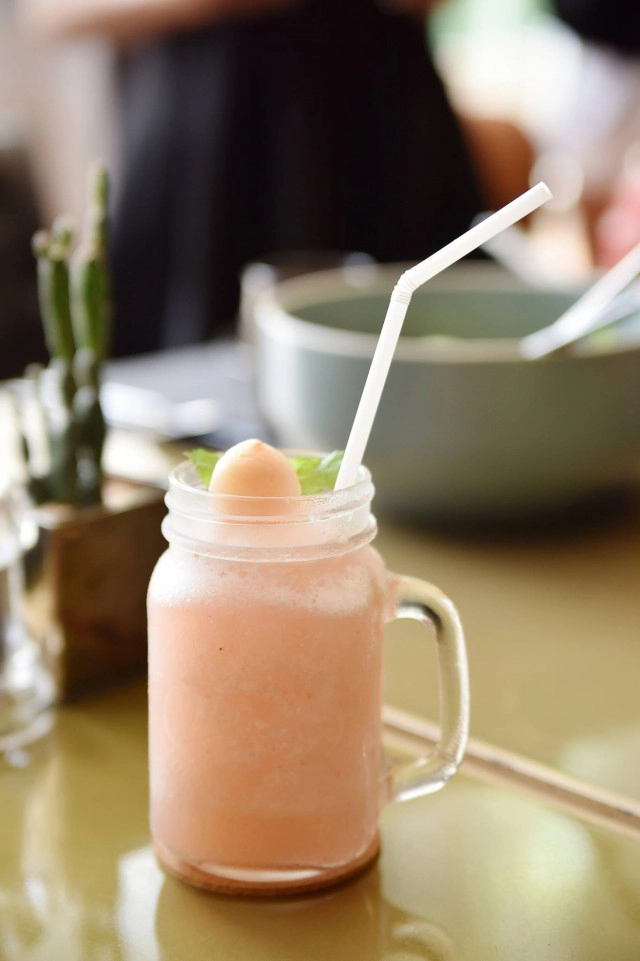 Metro on wireless  ร้านอาหารไทย สไตล์สตรีทฟู้ด โรงแรม อินดิโก้ กรุงเทพ ถนนวิทยุ