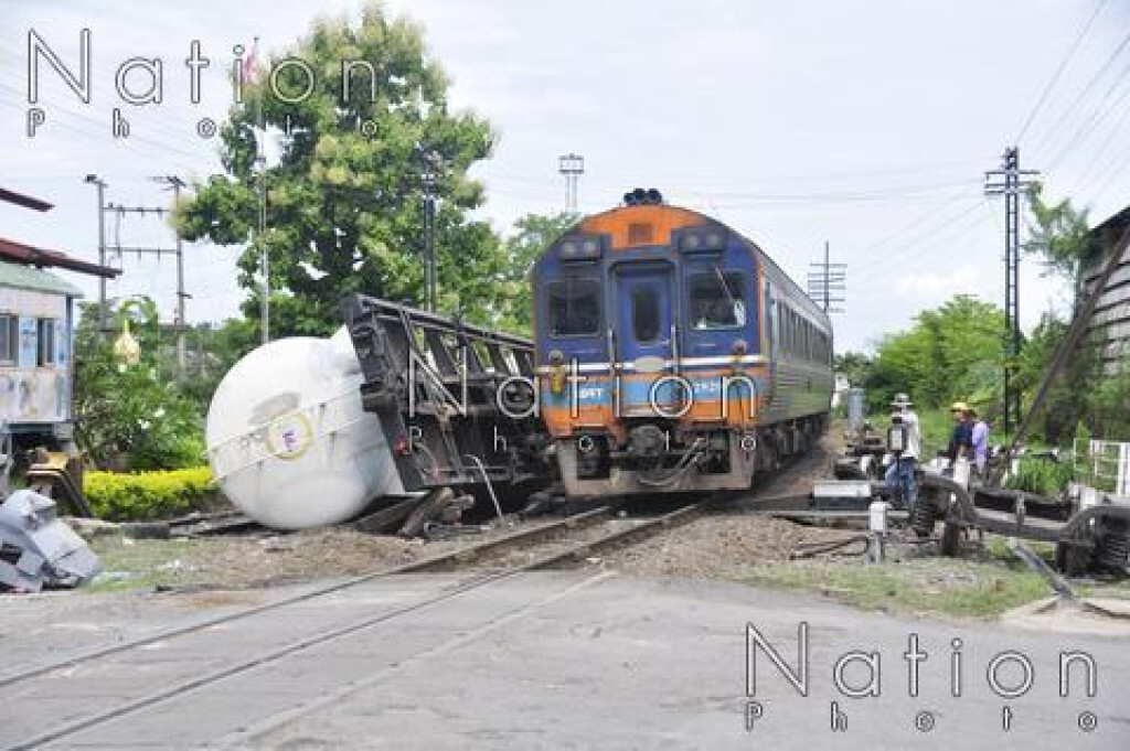 เร่งซ่อมรางรถไฟชำรุด หลังเคลื่อนย้ายโบกี้ เร่งซ่อมรางรถไฟชำรุด หลังเคลื่อนย้ายโบกี้