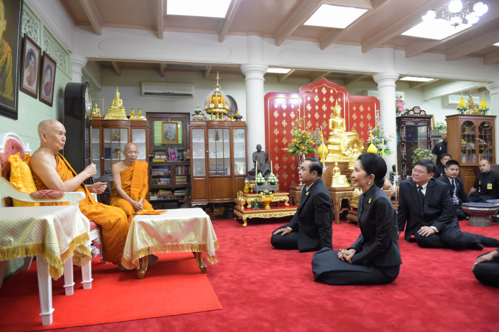 "สมเด็จพระสังฆราช" ทรงตรัสกับ "บิ๊กตู่" ซื่อกินไม่หมดคดกินไม่นาน "สมเด็จพระสังฆราช" ทรงตรัสกับ "บิ๊กตู่" ซื่อกินไม่หมดคดกินไม่นาน