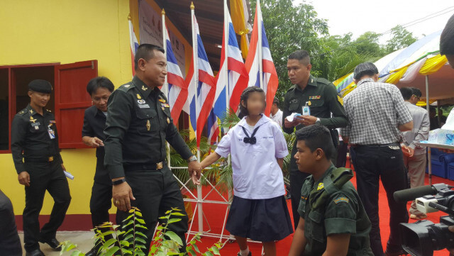 มอบแล้ว! บ้านเจ้าปัญหา ด.ญ.ไร้สัญชาติ แห่บริจาค ให้กำลังใจล้นหลาม