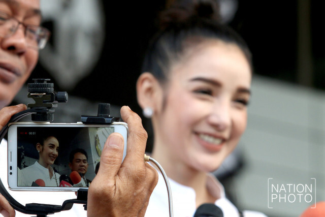 "แพท" รายงานตัวศาลคดีสมคบฟอกเงินยาเสพติด