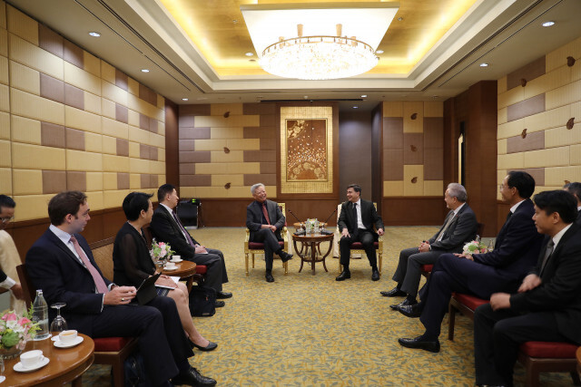 "อภิสิทธิ์"หารือประธานAIIB หนุนพัฒนาโครงสร้างพื้นฐานไทย