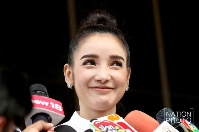 "แพท" รายงานตัวศาลคดีสมคบฟอกเงินยาเสพติด