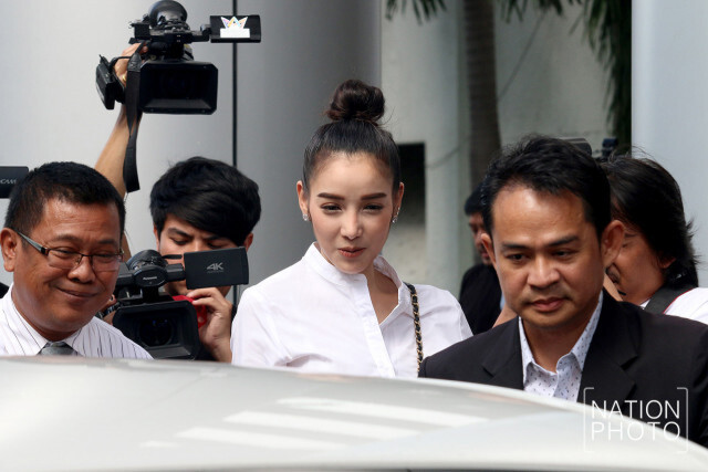 "แพท" รายงานตัวศาลคดีสมคบฟอกเงินยาเสพติด