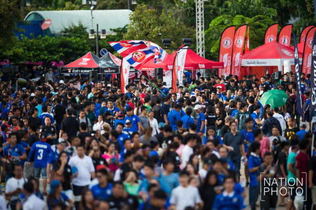 บรรยากาศกองเชียร์ทีมชาติไทย ก่อนการแข่งขันฟุตบอลชิงถ้วยพระราชทาน คิงส์คัพ ครั้งที่ 45 นัดชิงชนะเลิศ