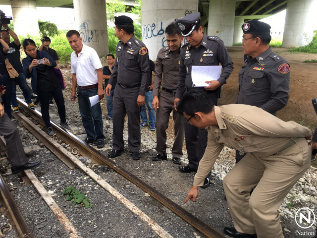 เจ้าหน้าที่รถไฟโร่แจ้งตำรวจ เอาผิดฝรั่งหนุ่มนำเหรียญวางบนรางรถไฟ