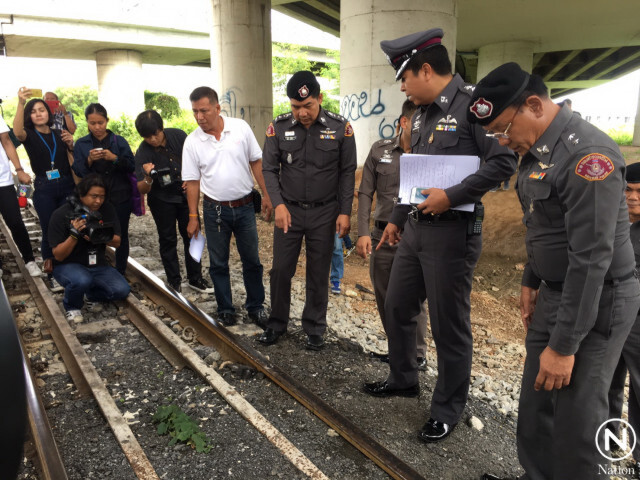 เจ้าหน้าที่รถไฟโร่แจ้งตำรวจ เอาผิดฝรั่งหนุ่มนำเหรียญวางบนรางรถไฟ