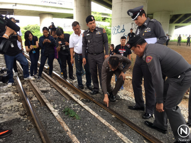 เจ้าหน้าที่รถไฟโร่แจ้งตำรวจ เอาผิดฝรั่งหนุ่มนำเหรียญวางบนรางรถไฟ