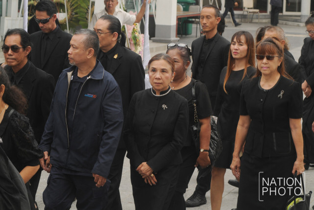 ภาพชุด เคลื่อนศพ"แหวน"ฐิติมา ไปยังเมรุ วัดธาตุทอง