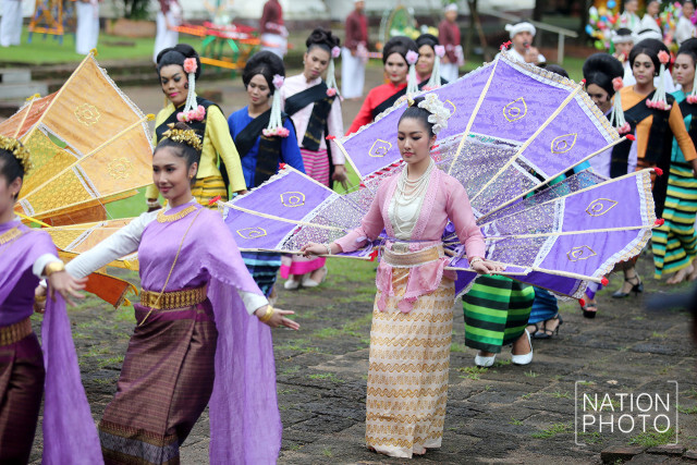 สาวงามมิสยูนิเวิร์สไทยแลนด์2017 ร่วมพิธีสืบสานประเพณีแห่ครัวตานเชียงใหม่
