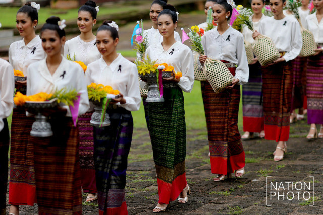 สาวงามมิสยูนิเวิร์สไทยแลนด์2017 ร่วมพิธีสืบสานประเพณีแห่ครัวตานเชียงใหม่