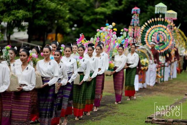 สาวงามมิสยูนิเวิร์สไทยแลนด์2017 ร่วมพิธีสืบสานประเพณีแห่ครัวตานเชียงใหม่