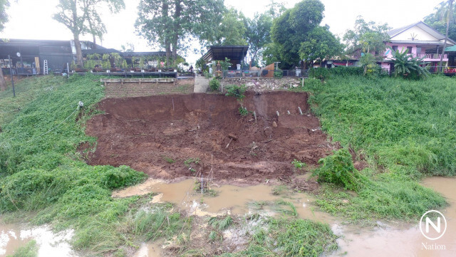 ตลิ่งแม่น้ำน่านเมืองพิษณุโลกทรุดตัว หลังฝนตกหนัก