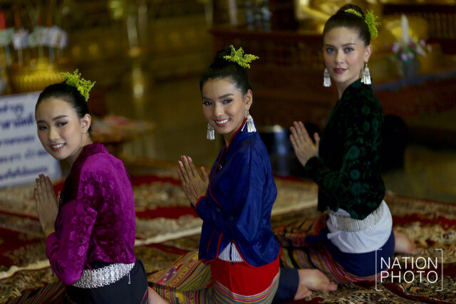 (ภาพ)สาวงามมิสยูนิเวิร์สไทยแลนด์ 2017 เยี่ยมชมวัดเด่นสะหลีศรีเมืองแกน