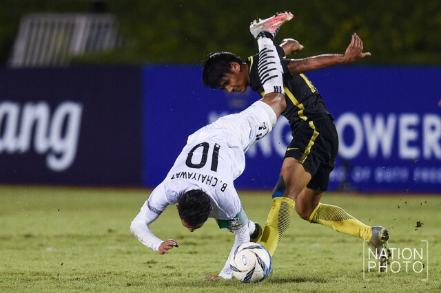 ช้างศึก U-23 ชนะ เสือเหลือง 3-0 รั้งจ่าฝูง