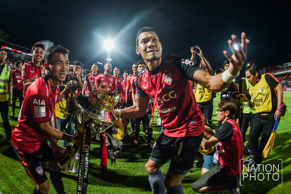 "กิเลน" ฉลองแชมป์ไทยลีกสมัยที่ 4 นักเตะเก่าร่วมฉลองคึกคัก!