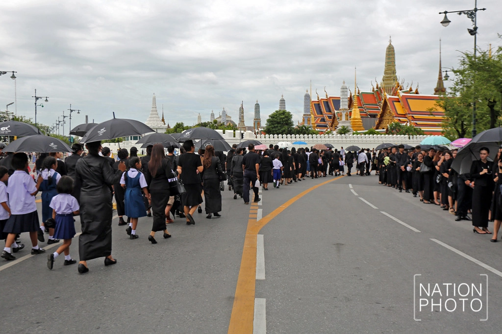 ประชาชนเข้ากราบสักการะพระบรมศพ รัชกาลที่ 9 (22 ก.ค.60) ประชาชนเข้ากราบสักการะพระบรมศพ รัชกาลที่ 9 (22 ก.ค.60)