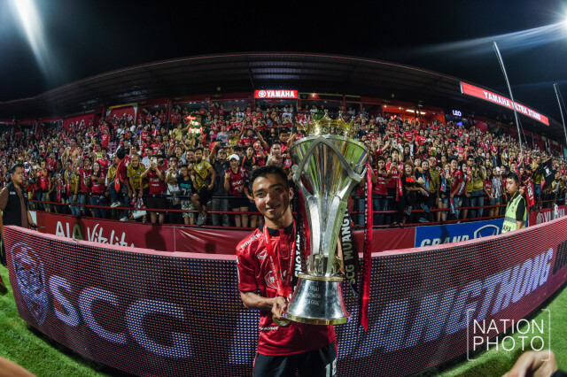 "กิเลน" ฉลองแชมป์ไทยลีกสมัยที่ 4 นักเตะเก่าร่วมฉลองคึกคัก!