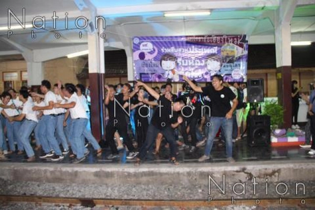 รับน้องรถไฟ มช. แสนอบอุ่น!! ที่สถานีพิษณุโลก