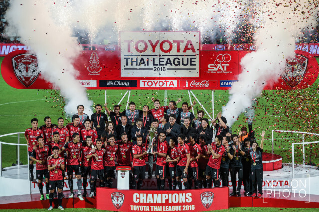 "กิเลน" ฉลองแชมป์ไทยลีกสมัยที่ 4 นักเตะเก่าร่วมฉลองคึกคัก!