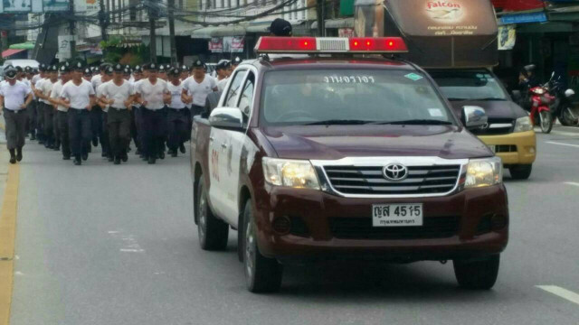 ชาวบ้าน ชื่นชม!! ผกก.แม่สาย นำ ตร.ทั้งโรงพัก วิ่งออกกำลังกาย