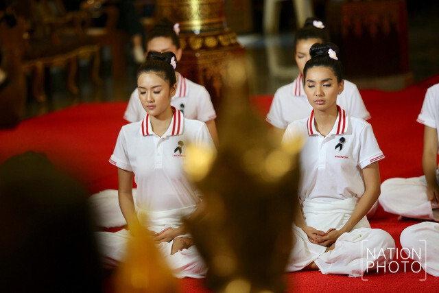 มิสยูนิเวิร์สไทยแลนด์2017 ร่วมปฎิบัติธรรมที่วัดป่าดาราภิรมย์