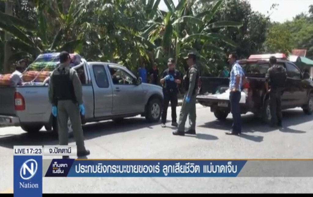 ประกบยิงกระบะขายของเร่ ลูกเสียชีวิตแม่บาดเจ็บ