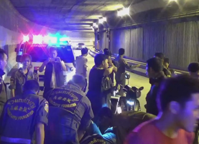 หนุ่มอาชีวะซิ่งบิ๊กไบค์พร้อมเพื่อน ชนกำแพงดับ 2 ศพ แฟนสาวรอดหวิด เผยเพื่อนขอลองซ้อนท้ายแทน