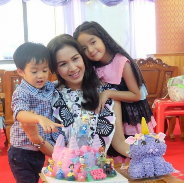 "กบ สุวนันท์" ทำบุญฉลองวันเกิดแสนอบอุ่นร่วมครอบครัว-แฟนคลับ