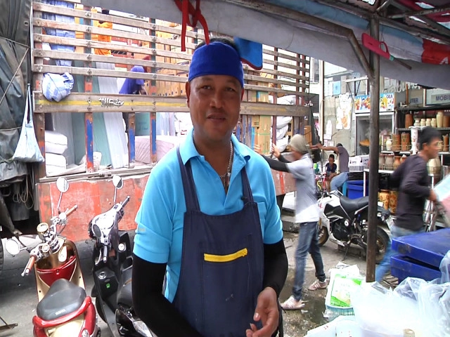 ดาบตำรวจขอนแก่น หารายได้หลังเลิกเวร ขายก๋วยเตี๋ยวเรือพเนจร