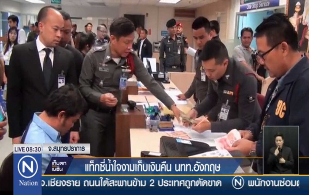 แท็กซี่เก็บกระเป๋าเงินนักท่องเที่ยวชาวอังกฤษตกในรถ ส่งคืนก่อนเครื่องขึ้น