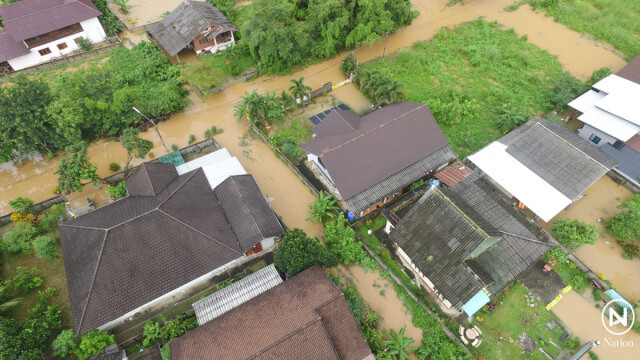 เชียงรายพนังแตก! น้ำทะลักท่วมซ้ำบ้าน-บ่อปลาอ่วม