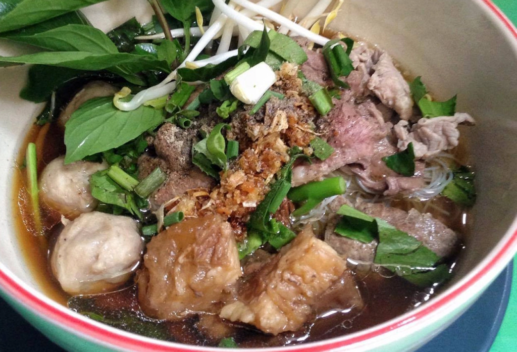 อร่อยปักหมุด : ร้านตะหลิวบิน ก๋วยเตี๋ยวเรืออิสลาม ข้าวเนื้อแดง ฮาลาล ปรีดีซอย 2 สุเหร่าบางมะเขือ