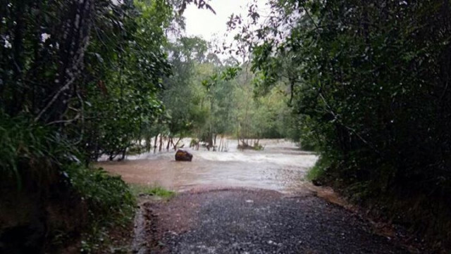 พิษพายุ..น้ำป่าทะลัก  สั่งปิดน้ำตกห้วยหลวง จ.อุบลราชธานี