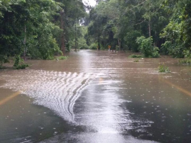 พิษพายุ..น้ำป่าทะลัก  สั่งปิดน้ำตกห้วยหลวง จ.อุบลราชธานี